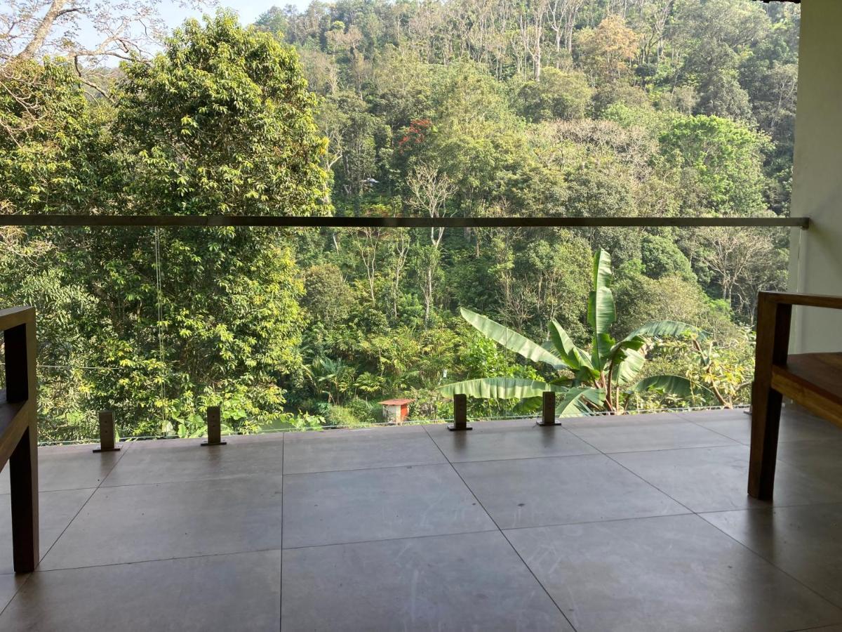 Spice Forest Plantation Homestay, Thekkady Vandiperiyār Buitenkant foto